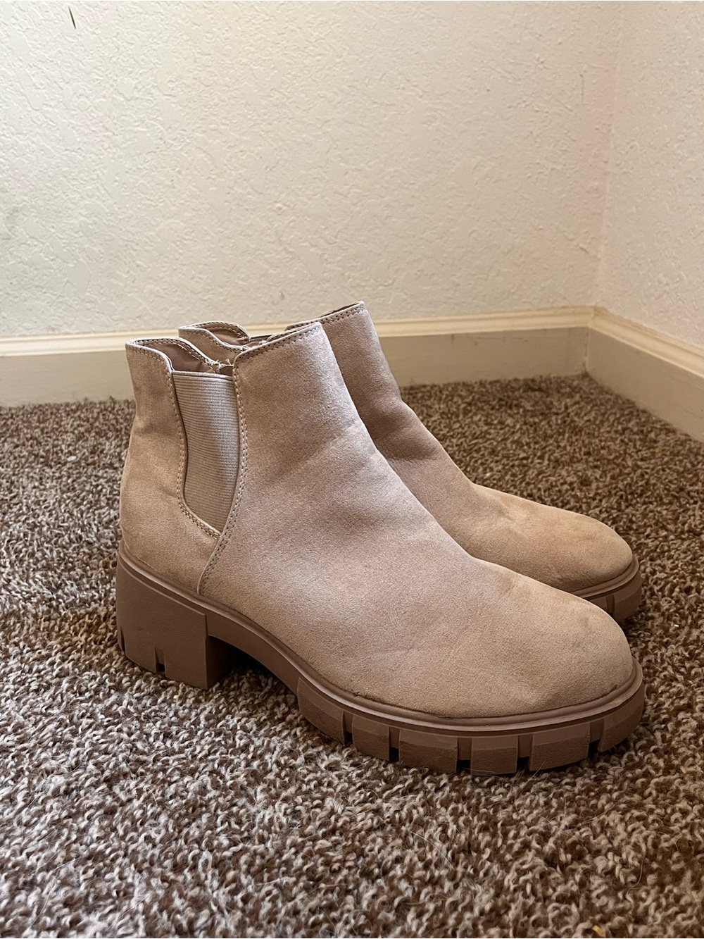 Steve Madden Chelsea Chunky Heel Ankle Boots with Lug Soles | Women’s 11